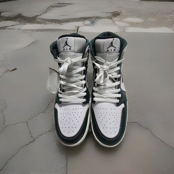 NWOT Air Jordan 1 Mid SE Men's Shoes. White/Green. Size 12 - Picture 4 of 5